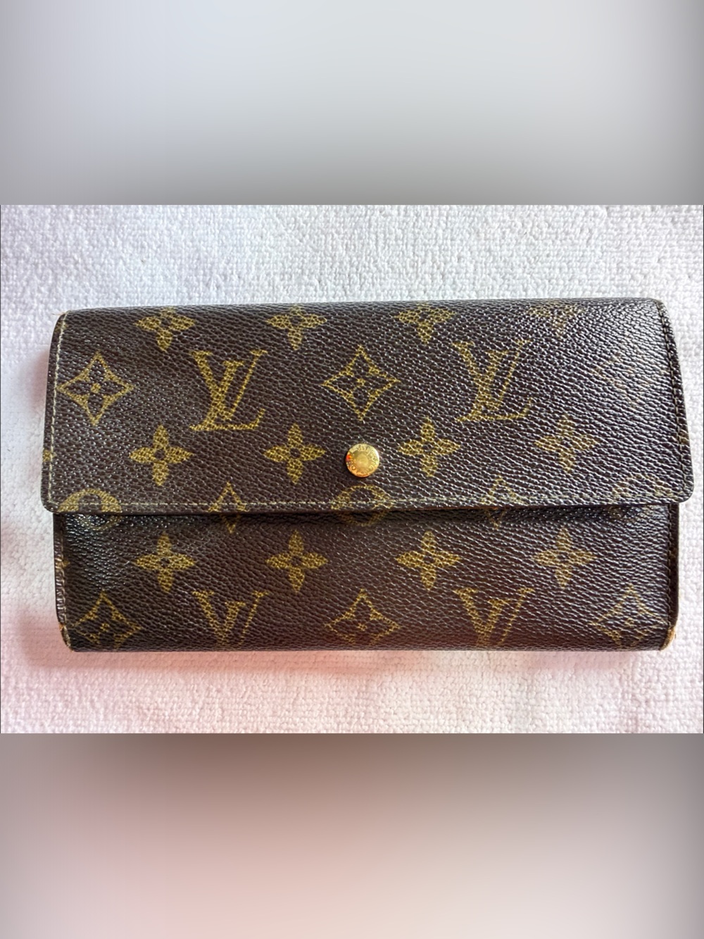 Louis Vuitton Monogram bi fold wallet pre loved condition
